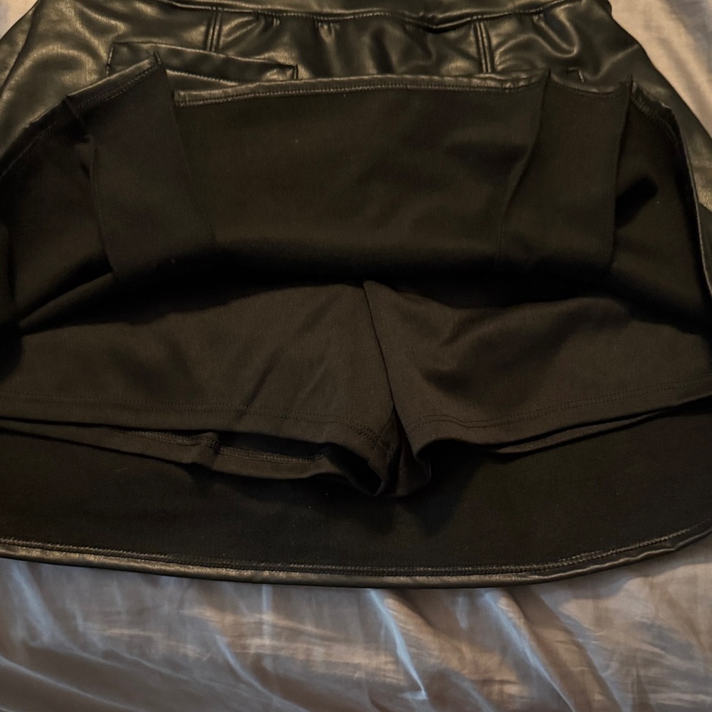 Adorable Black Faux Leather Mini Skort - Picture 4 of 4